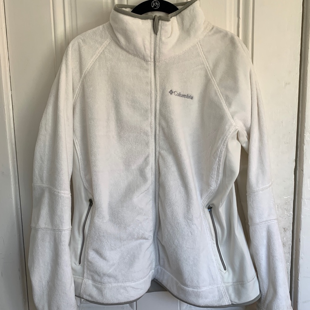 Women’s white Columbia Fleece Very Soft*
